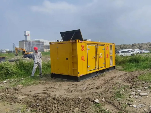 和布克赛尔200KW柴油发电机机组每小时的油耗量受哪些因素影响？