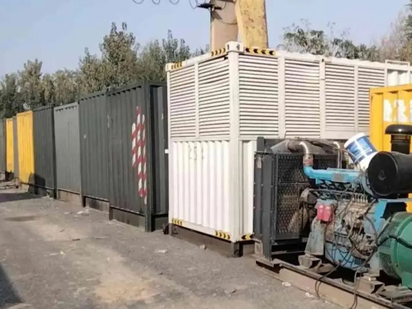 和布克赛尔200KW柴油发电机机组每小时油耗是多少？