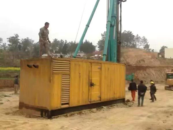 和布克赛尔如何判断水冷式机油散热器密封件是否需要更换？